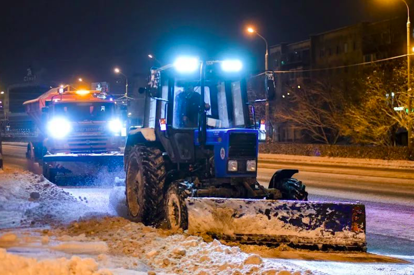С последствиями снегопада в Перми борются более 100 единиц техники и 170 рабочих