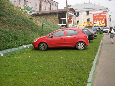 Пермяки снова могут жаловаться на парковку на газонах 