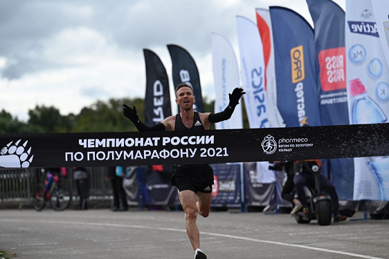29-летний легкоатлет из Перми Владимир Никитин установил новый рекорд России по полумарафону