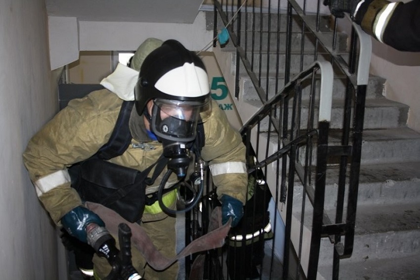 В Перми женщина с тремя детьми выпрыгнула из окна горящей квартиры