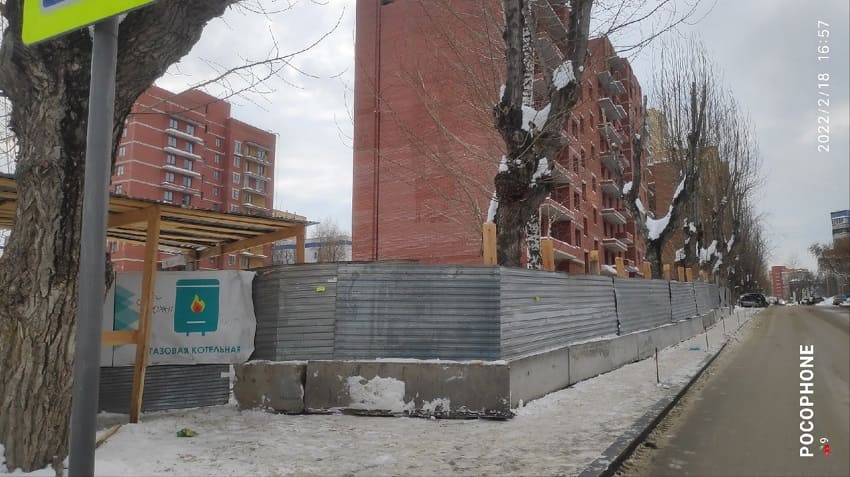 Застройщик прокомментировал захват тротуара в Мотовилихинском районе Перми