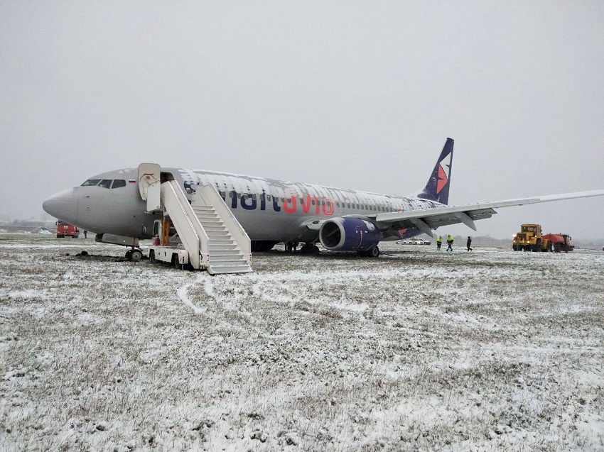 В Перми закрыли аэропорт из-за выкатившегося за пределы ВПП самолета 