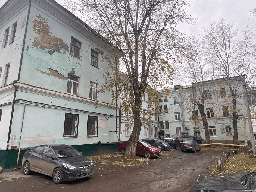 В Перми из аварийного дома на улице Куйбышева выселили всех жильцов, кроме трех 