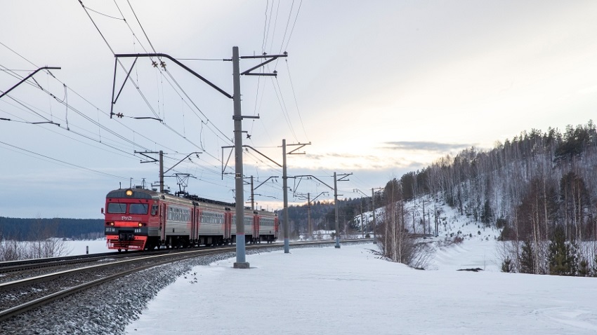 Поезд «Адлер – Пермь», столкнувшийся с локомотивом, продолжил путь