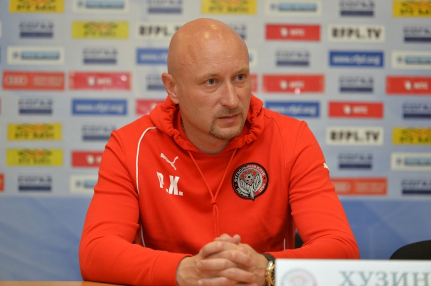 «Амкар Пермь» официально объявил об отставке главного тренера Рустема Хузина и его штаба