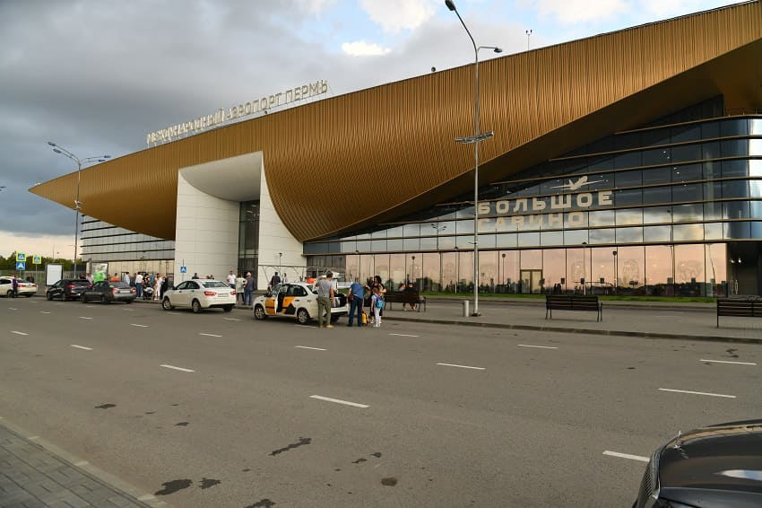 В пермском аэропорту Большое Савино более чем на пять часов задерживается рейс в Минск