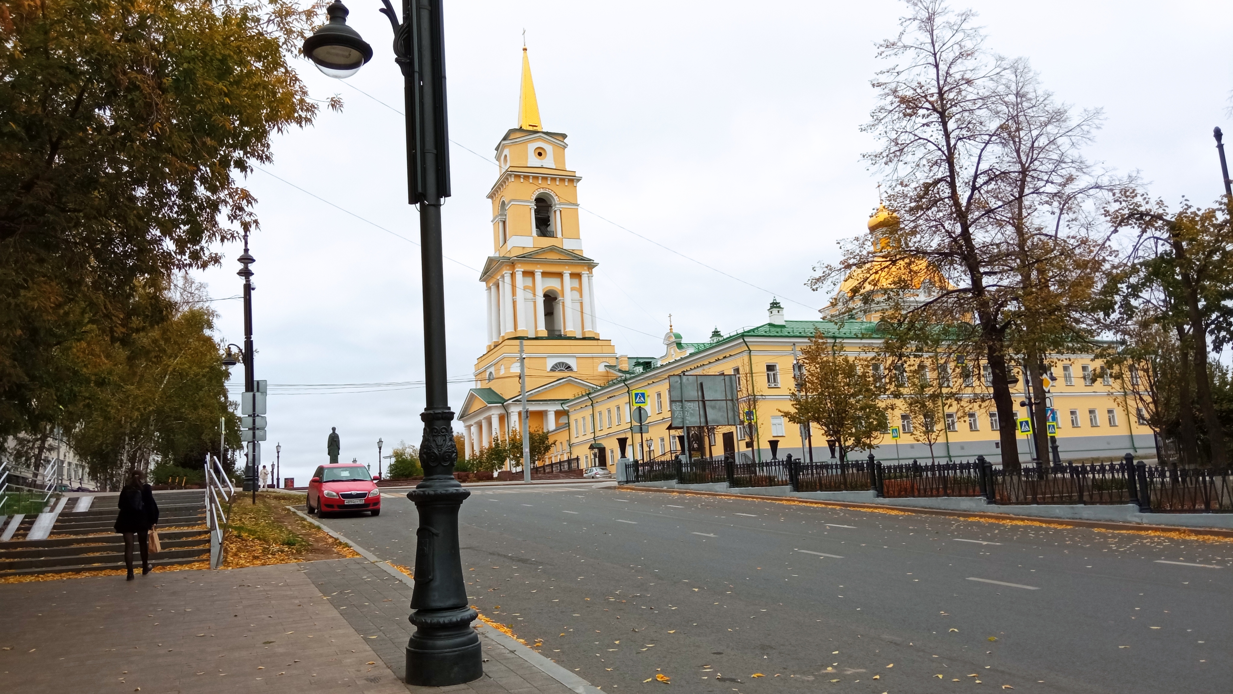 Эксперт: «Парковки на Комсомольском проспекте останутся, но их станет меньше»